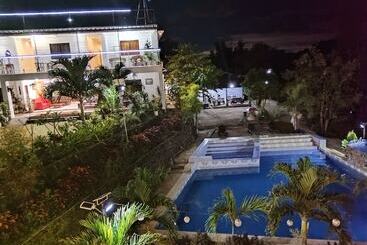 ホテル Casa De Robles Tanay Rizal