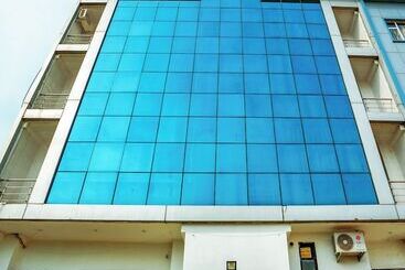 בית מלון כפרי Tejas Regency