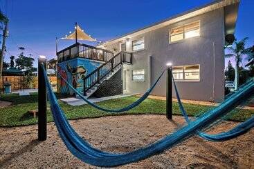 מלון דירות Lora Square