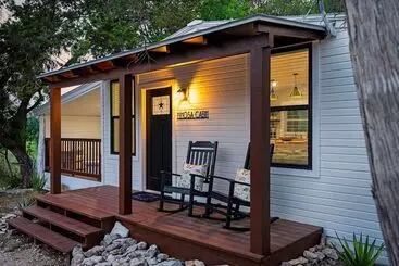 Luxury Cottage With Hill Country Views   Private Deck