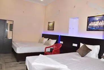 Hotel Grg H R Guest House Varanasi Near Dashashwamedh Ghat
