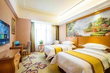 Vienna Hotel Qinghai Xining Deling Halu City East Wanda Plaza
