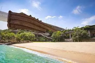 هاستل Noah’s Ark Hotel & Resort