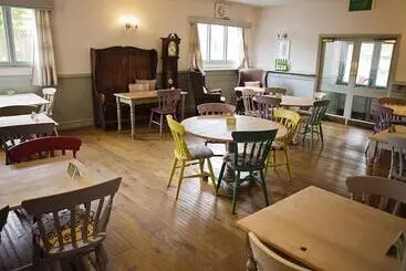 Hostelli The Milford Arms