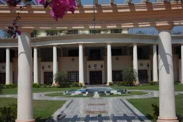 Hotel The Lake Land Country Club Residency