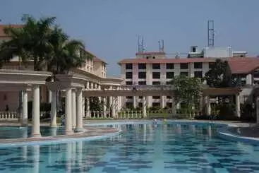 Hotel The Lake Land Country Club Residency