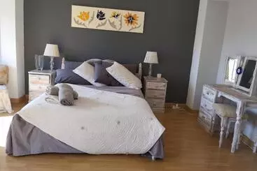 تختخواب و صبحانه A Luxiourious Room In The Best Terraced Penthouse In Denia Building 3