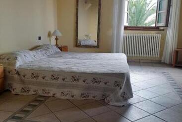 פנסיון Olive Tree Suites Farmstay Villa