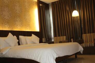 בית מלון כפרי Panickers Residency   Ajmal Khan Market Near Karol Bagh Metro