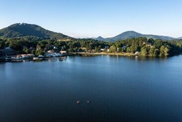 فندق على الطريق Hillside Lodge