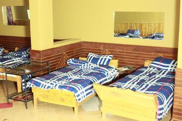 Bunyonyi Safaris Resort