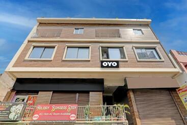 Hotel Oyo Flagship Holiday Banaras Stay