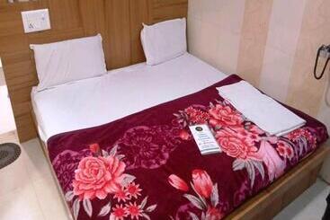 Hotelli Satyam 2 Min. Walking Distance From Dargah