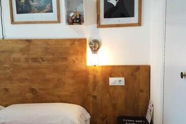 Hotel Barri Antic Hostel & Pub