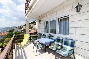 Hotelli Guest House Kalauz