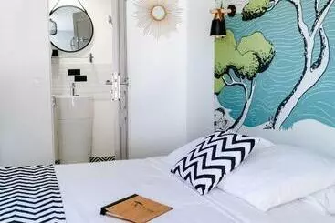 Otel Hôtel Les Volets Rouges  Cassis