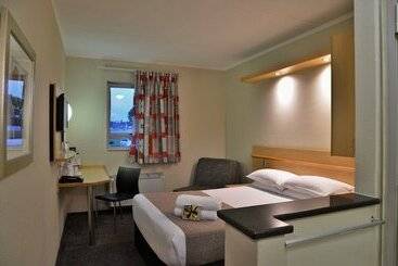 Отель Road Lodge Carnival City