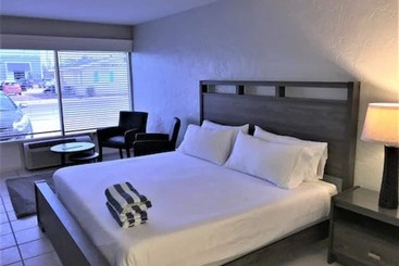 فندق على الطريق Bonita Beach Inn And Suites