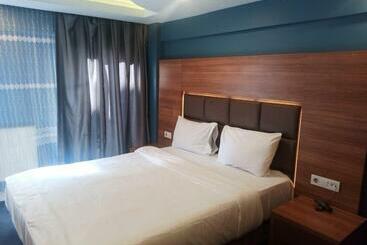 هتل Moon Blue Suits