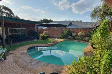 Nocleg ze śniadaniem Emani Guest House