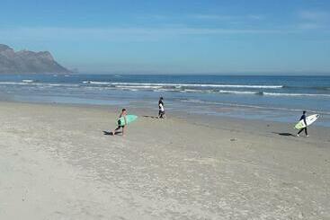 بنسيون Beach Haven Sea Views, Fritzandi, Strand, Cape Town