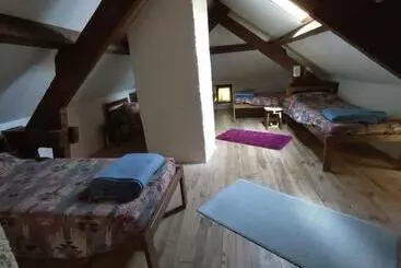 Auberge Bienvenue En Transition   Dortoir Partagé 52 Carcasse