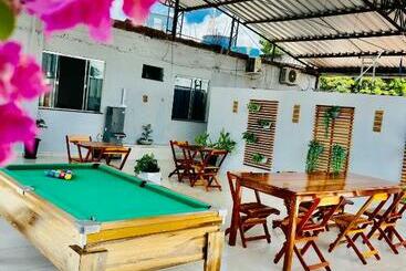 Hostel Meio Do Mundo