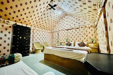 בית מלון כפרי Sam Dunes Safari Campus