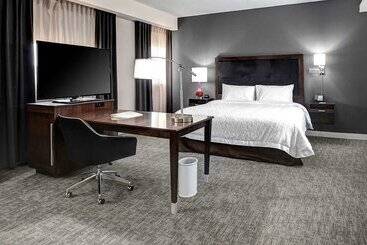 Отель Hampton Inn & Suites Richmond Downtown