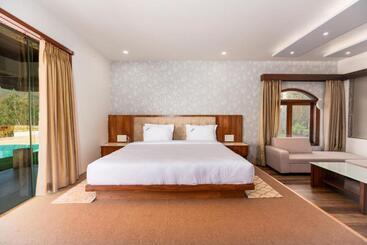 Urmilaa Green County Resort 35 Km From Kolhapur