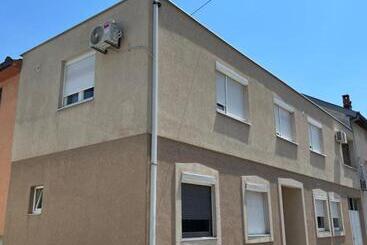 پانسیون Villa Symphony