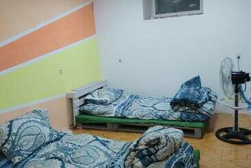 Ciaan Hostel And Cafe