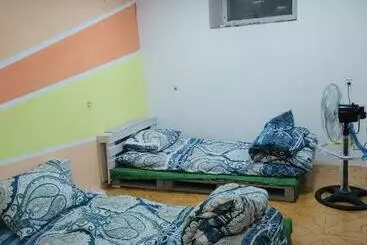 Ciaan Hostel And Cafe