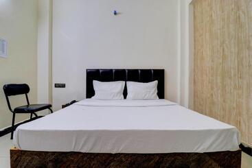 호텔 Oyo 81427 Kanika