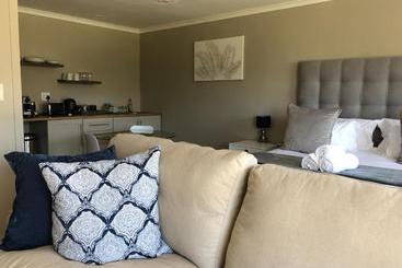 آپارتمانهای توریستها Lola S Self Catering Accommodation