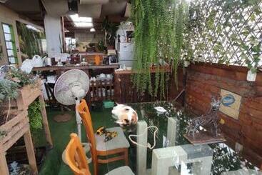 הוסטל 717 Pizarro Guesthouse