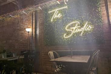 هاستل The Studio