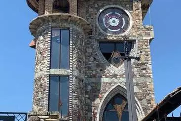 هتل Golden Cradle