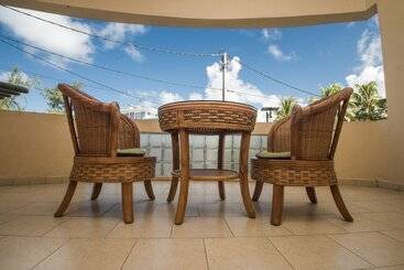 هتل آپارتمان Blue Bay Holiday Resort