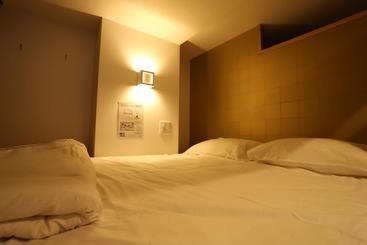 Fuku Hostel Nagomi Namba