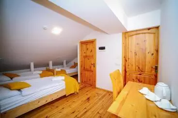 تختخواب و صبحانه Alpenhaus Kazbegi Hotel & Restaurant