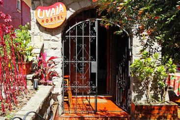 Uvaia Hostel