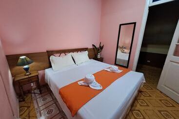 هتل Casa Miriam Hostal Colonial