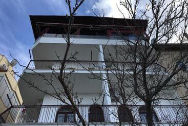 El Camino Hostel & Pub