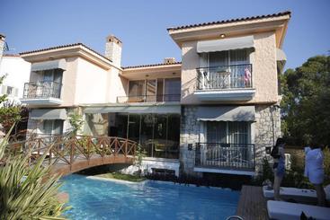 Отель Alacati Mandalina