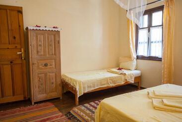 酒店 Kalkan Turk Evi