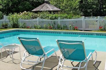 בית מלון כפרי Cod Cove Inn, Bw Signature Collection