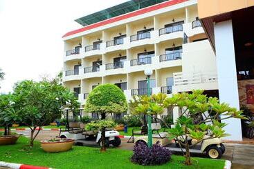 New Travel Beach Hotel & Resort