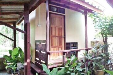 ペンション Nr Homestay Amphawa