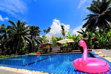 Курорт Neenlawat Riverside